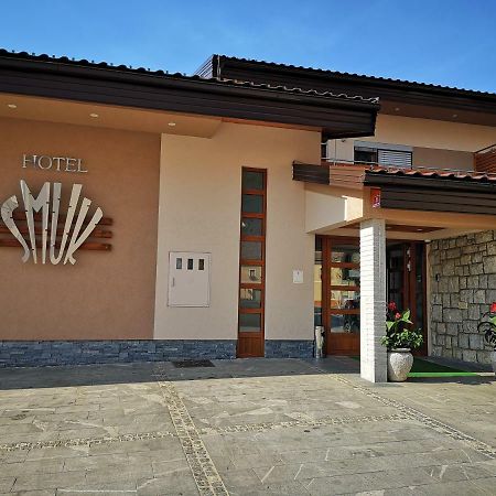 Hotel Smuk Semic Bagian luar foto