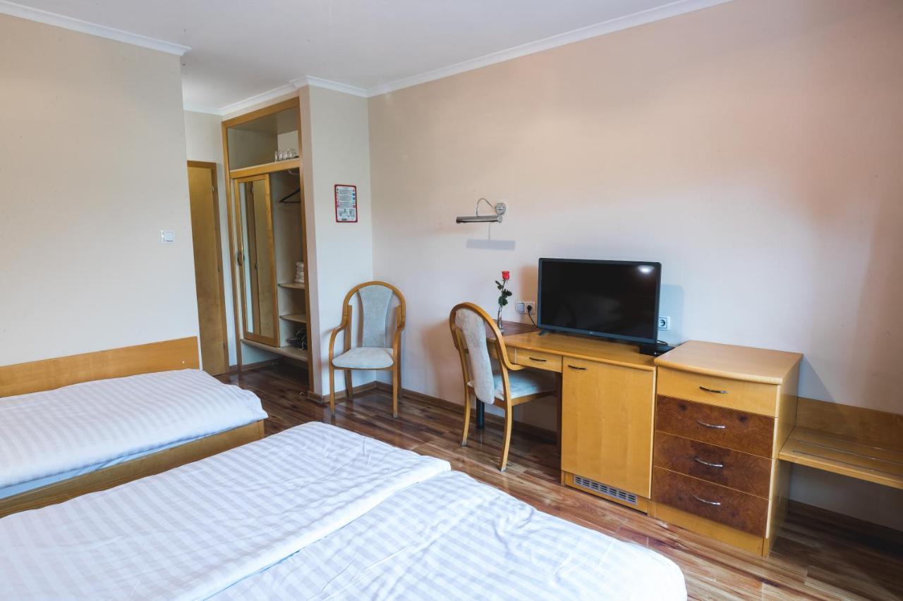 Hotel Smuk Semic Bagian luar foto