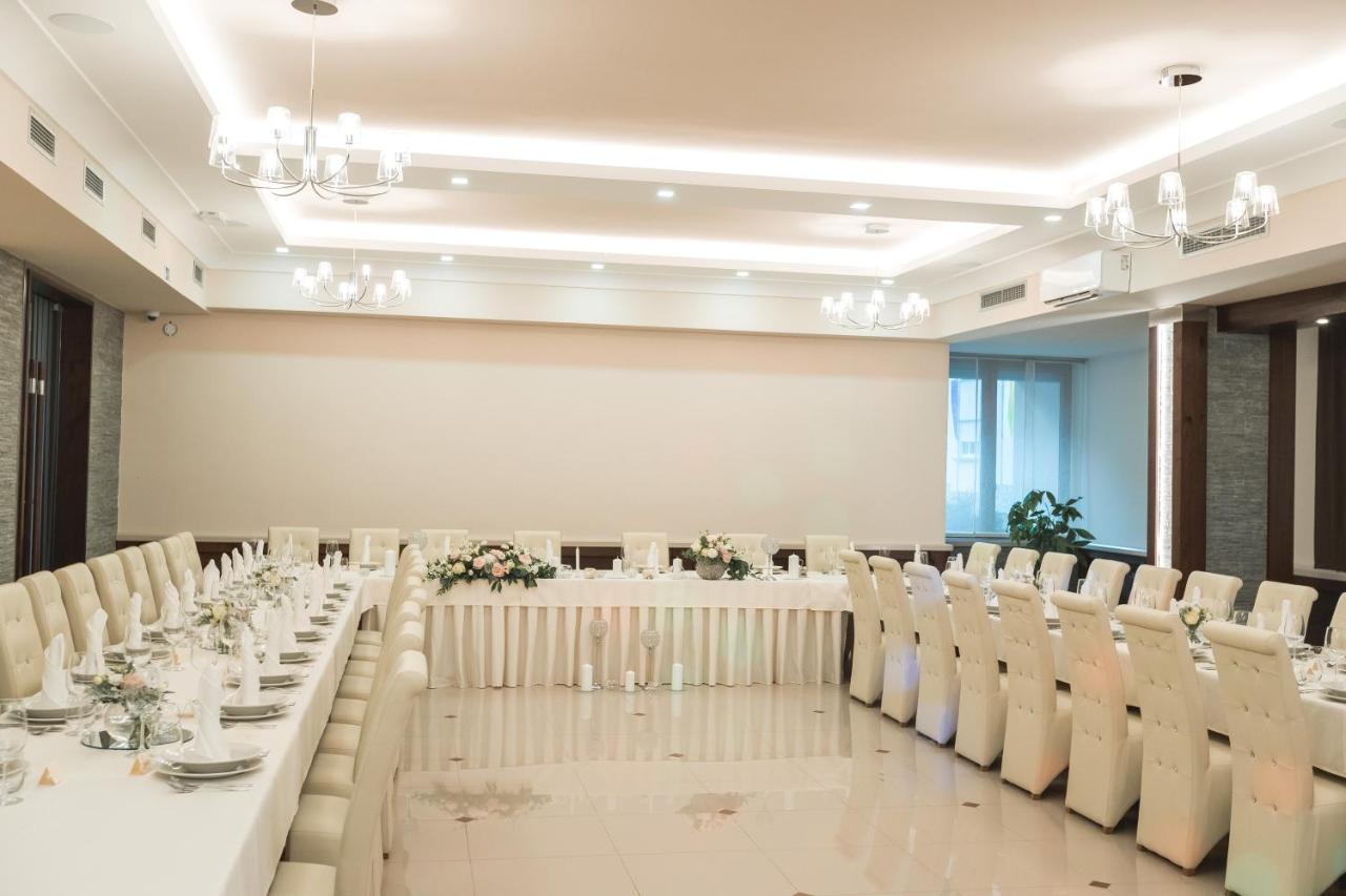 Hotel Smuk Semic Bagian luar foto